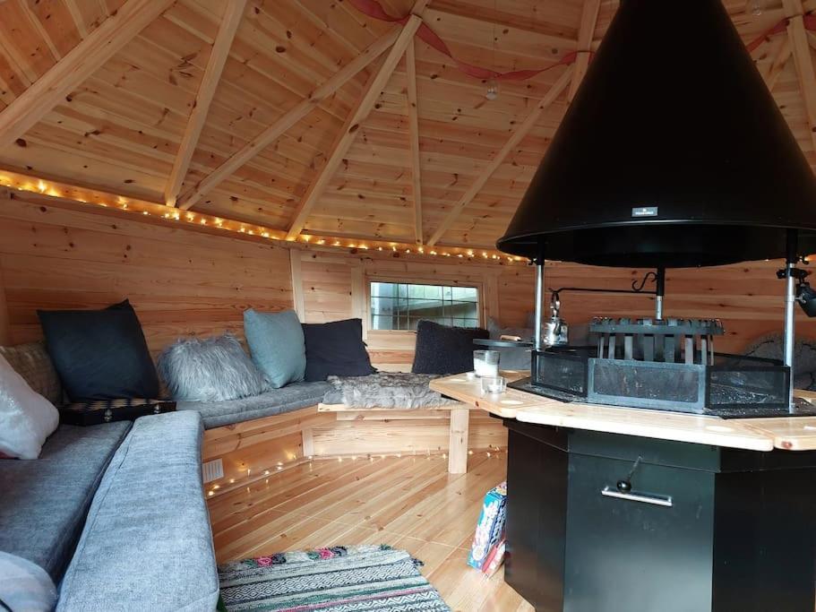 Beach House, With Bbq Lodge And Hot Tub! Bournemouth Exterior photo