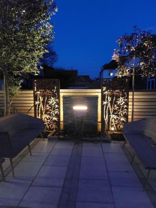 Beach House, With Bbq Lodge And Hot Tub! Bournemouth Exterior photo